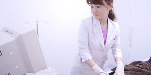 エコーガイド下にヒアルロン酸を注入